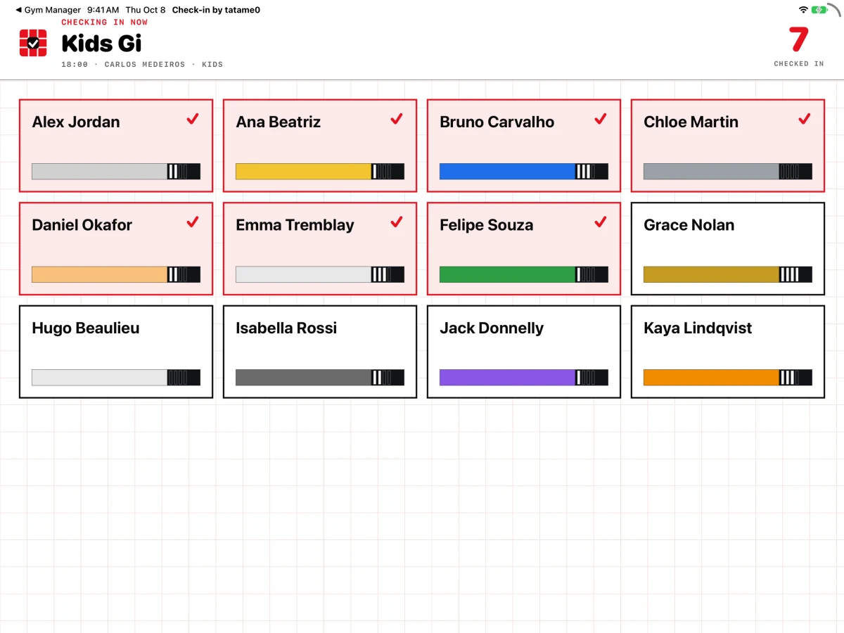 Tatame0 Check-in iPad screen with a grid of students and belt progress bars
